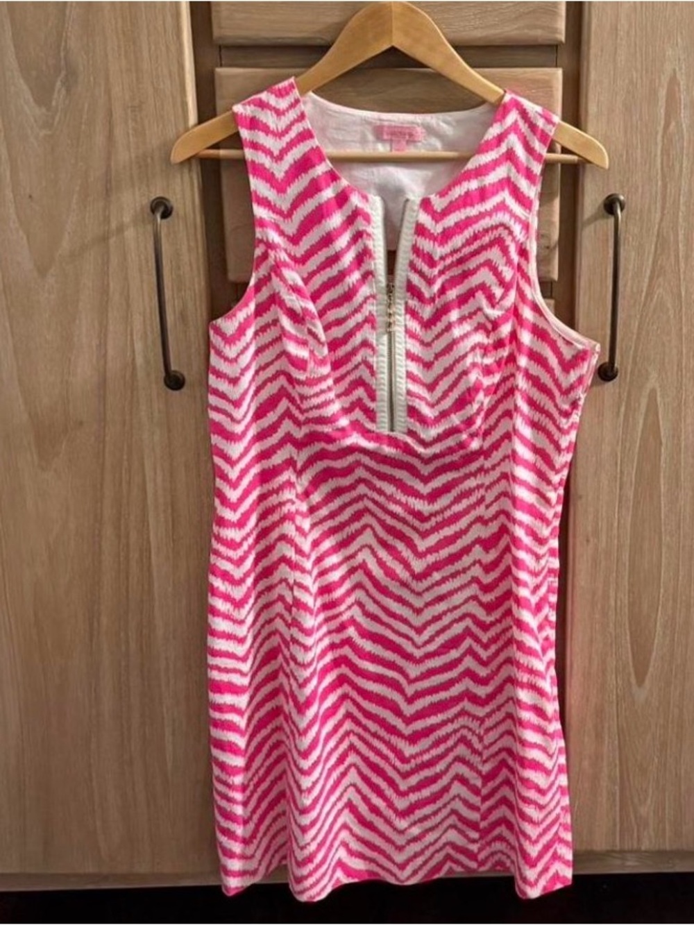 Lilly Pulitzer Size 12 Pink Chevron Front Zipper Keyhole Cutout Shift Dress - Picture 4 of 5